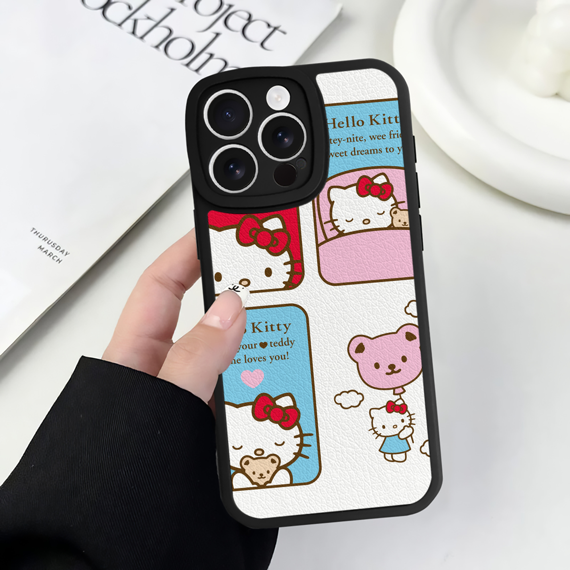 （画像用） Hello Kitty ハローキティ 【iPhone 16シリーズ対応】シリコンスマホケース（レザー調） 材質：シリコン